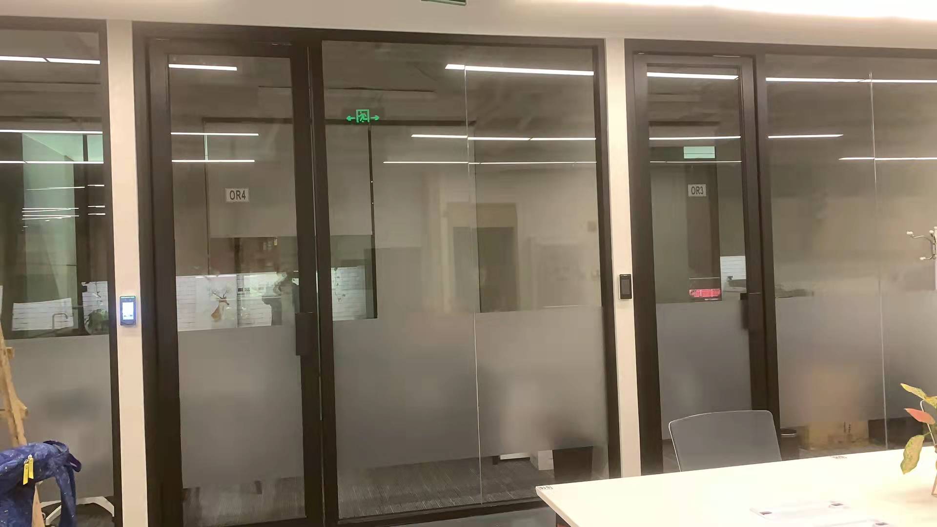 办公室玻璃好色先生TV成人APP